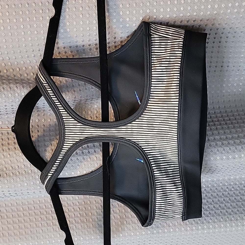 NWOT Nike Big Girl's Reversible Sports Bra Size M - Picture 3 of 5